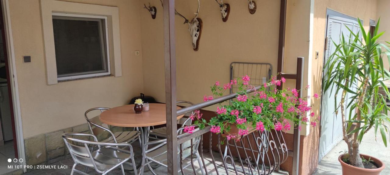 Apartamento Hodosi Apartman Veľký Meder Exterior foto