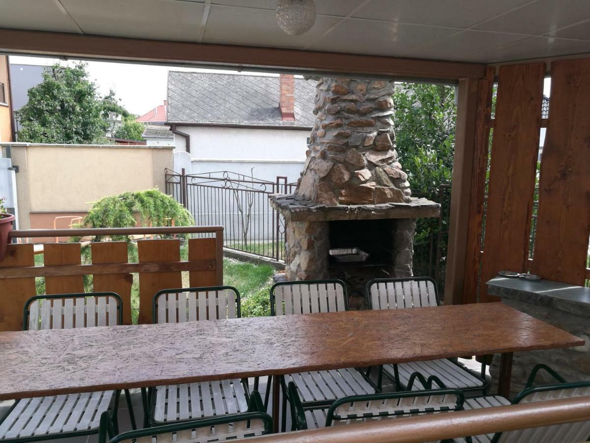 Apartamento Hodosi Apartman Veľký Meder Exterior foto