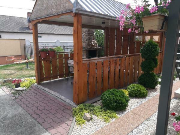 Apartamento Hodosi Apartman Veľký Meder Exterior foto
